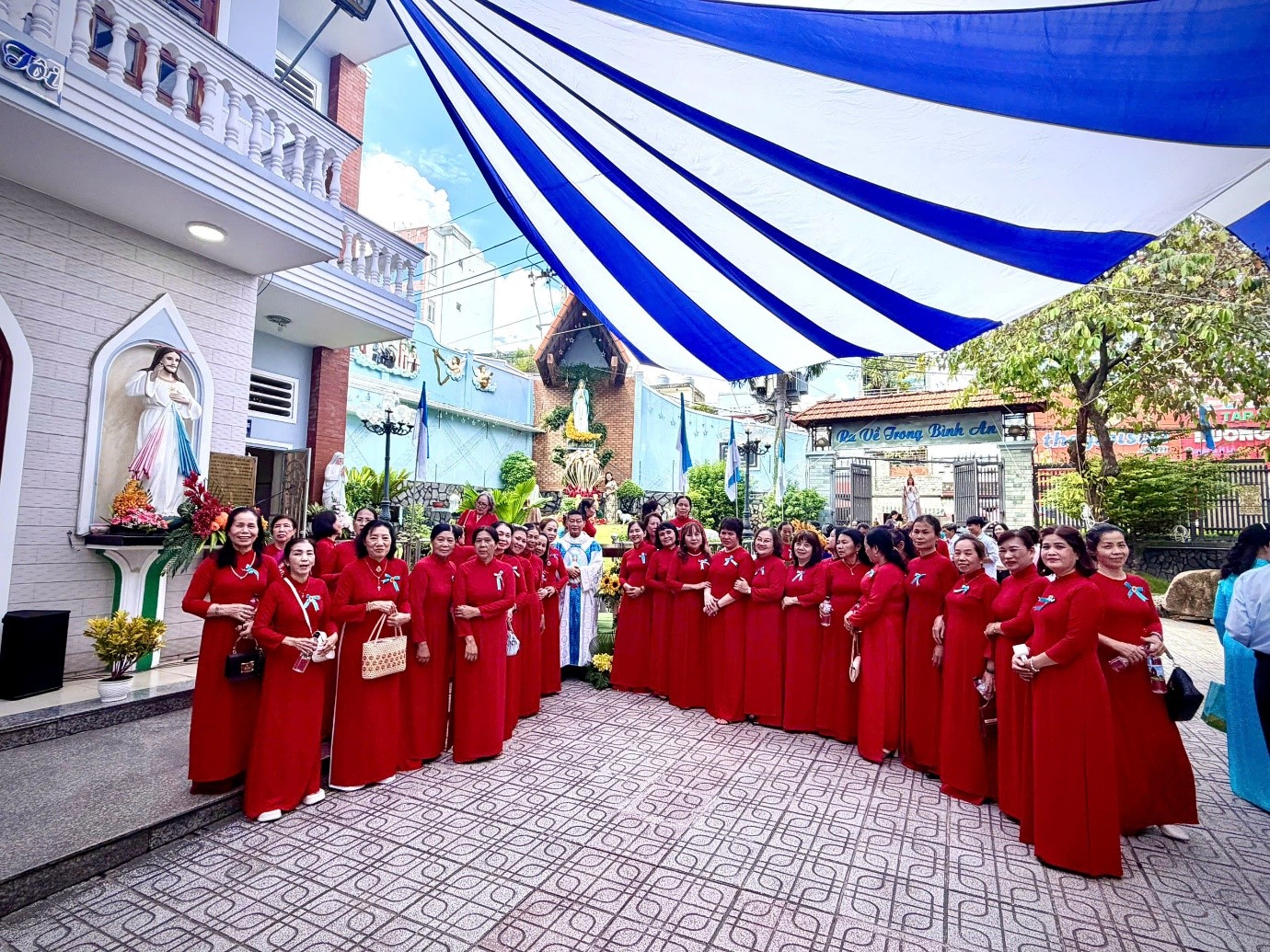 Giáo xứ Tử Đình long trọng mừng lễ Đức Mẹ Fatima