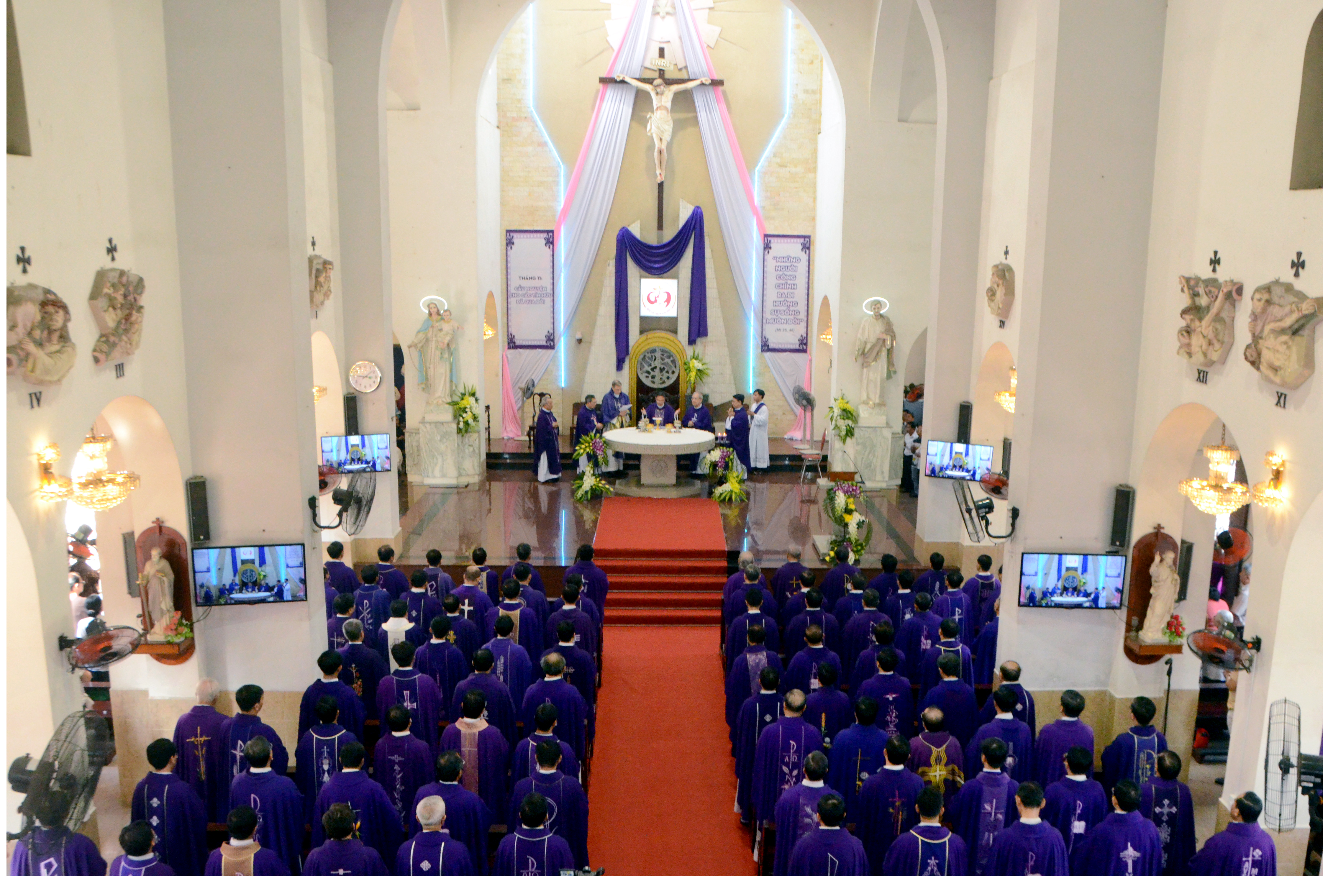 Thánh lễ cầu cho các Giám mục và linh mục đã qua đời trong TGP Sài Gòn - TP.HCM