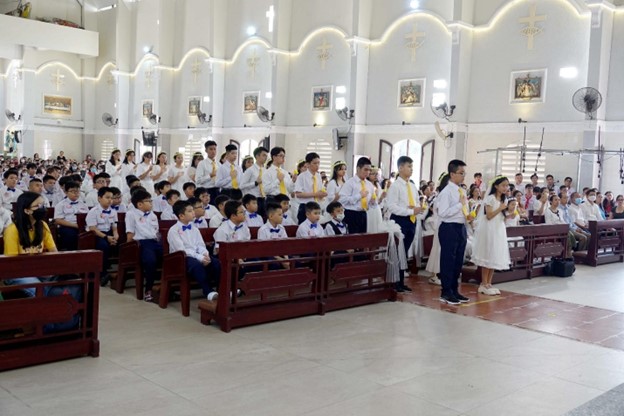 Nhà thờ Cầu Kho: Thánh lễ ban Bí tích Thánh Thể và Tuyên hứa Bao Đồng 13-11-2022