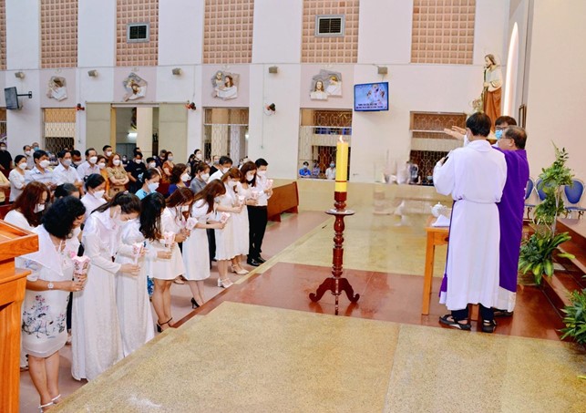 Nhà thờ Hà Đông: Thánh lễ ban các Bí tích Khai tâm cho Tân tòng 12-3-2022