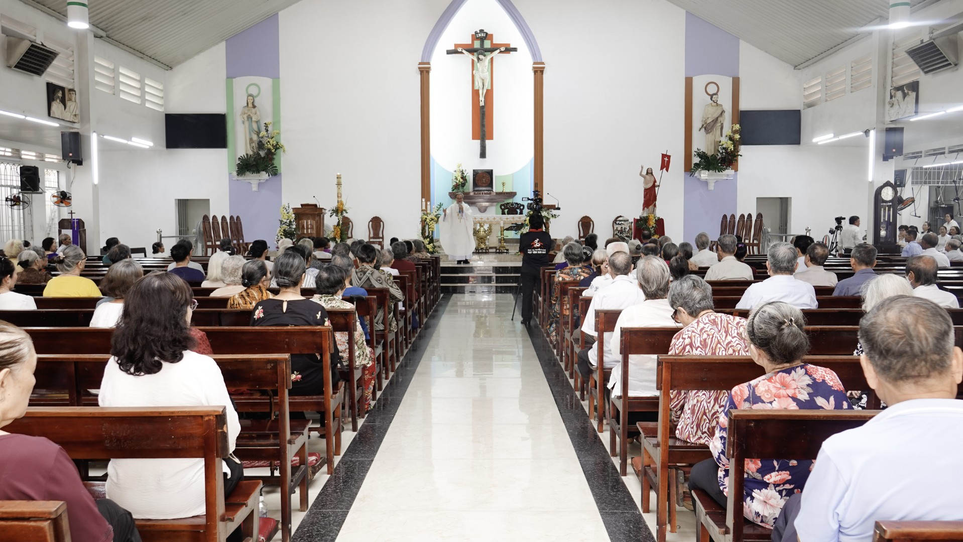 Giáo xứ Nhân Hòa: Thánh Lễ Mừng Chúa Phục Sinh cho các cụ cao niên và anh chị em sức khỏe hạn chế