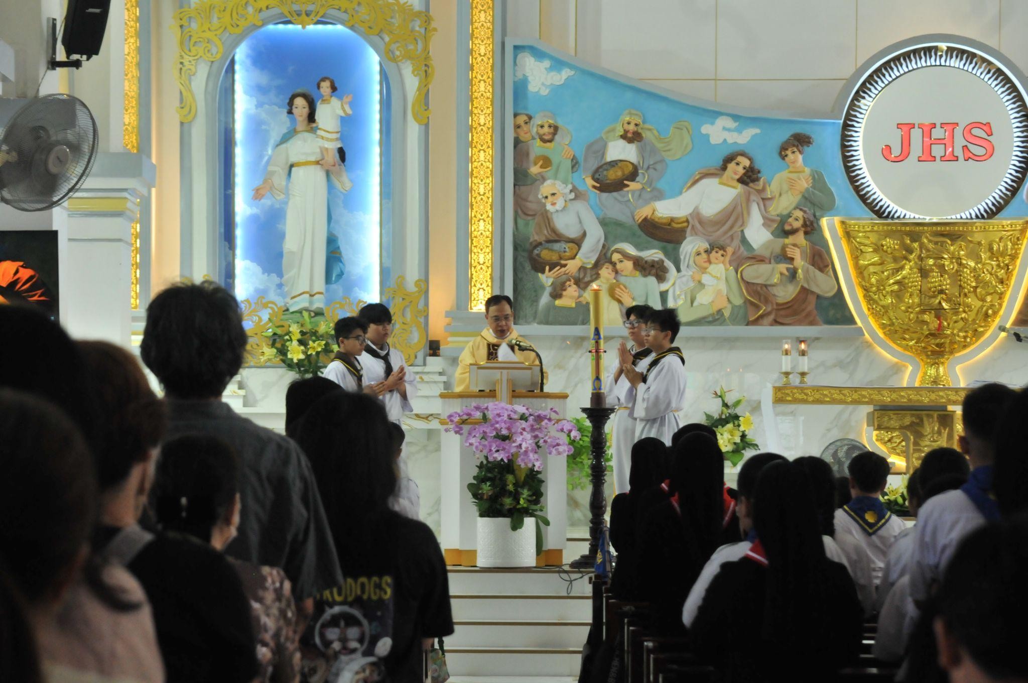 Giáo xứ Thăng Long: Thánh lễ kính Lòng Chúa Thương Xót