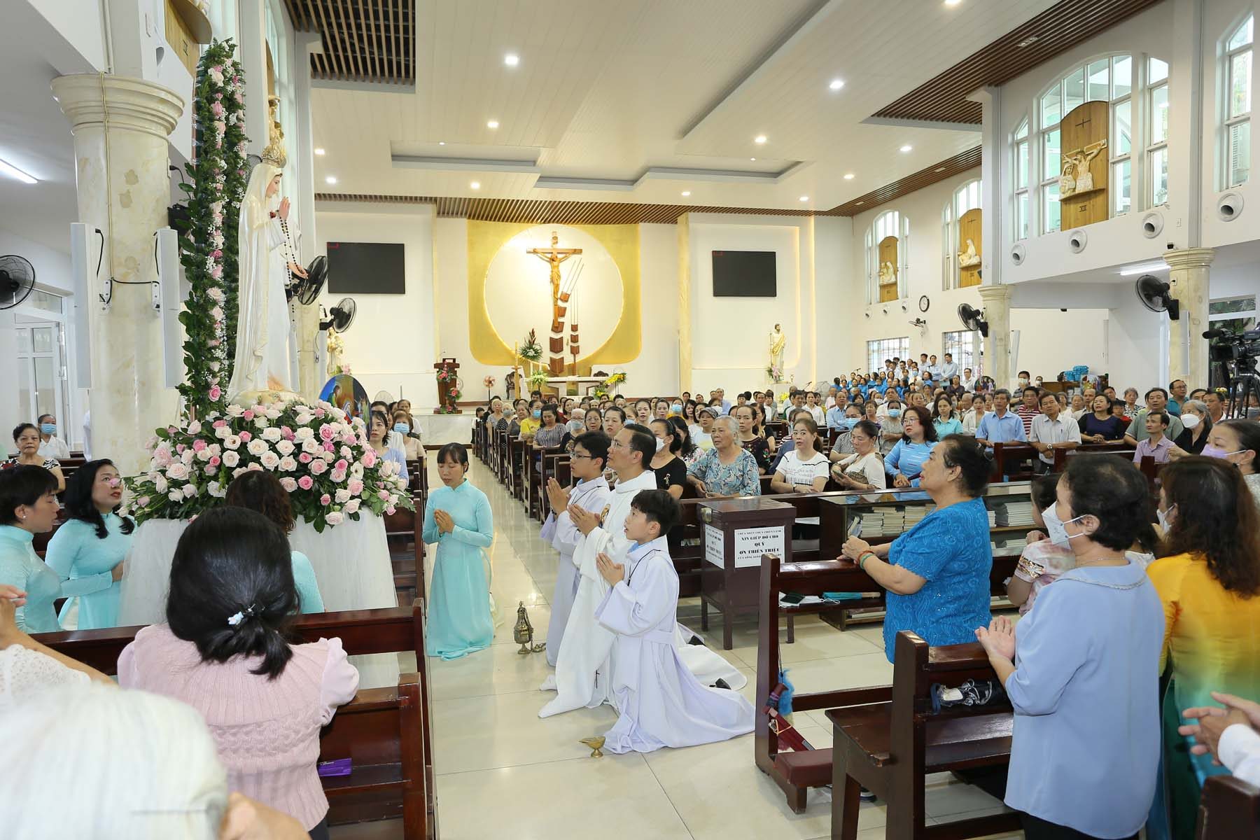 Giáo xứ Tân Việt: Kỷ niệm Đức Mẹ hiện ra tại Fatima (13-5-2023)