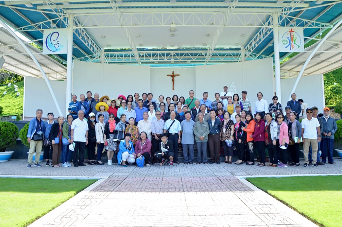 Gia đình Phạt tạ Thánh Tâm hạt Phú Thọ: Hành hương Đức Mẹ Tàpao ngày 11-7-2020