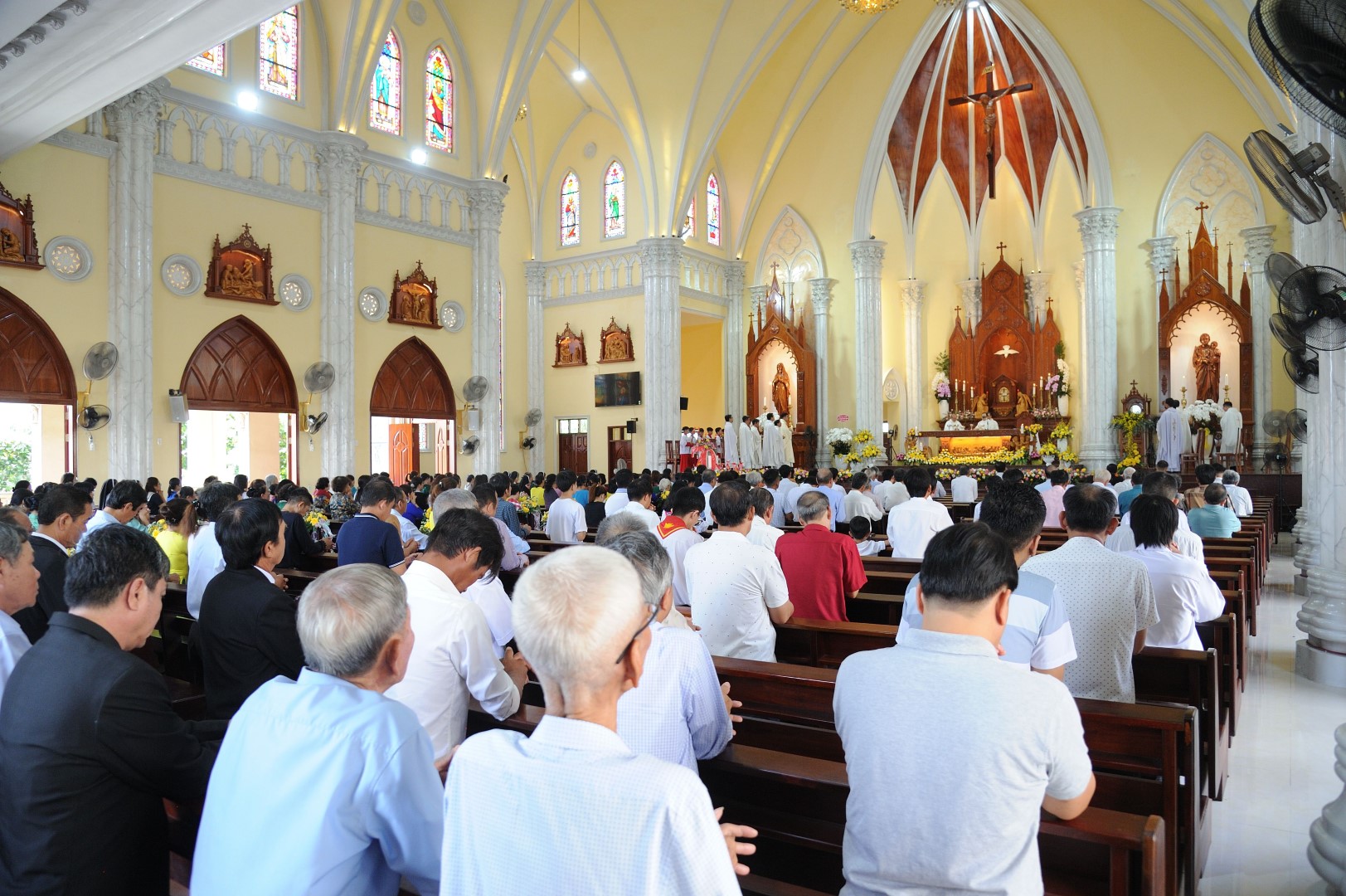 Giáo xứ Bình Thuận mừng bổn mạng, 70 năm thành lập và kỷ niệm 3 năm cung hiến thánh đường