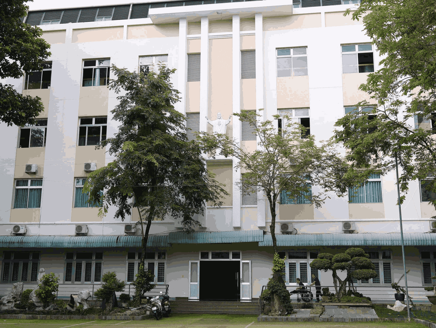 Dòng Mẹ Chúa Cứu Chuộc: Nhà hưu dưỡng - Nơi người mục tử nghỉ chân