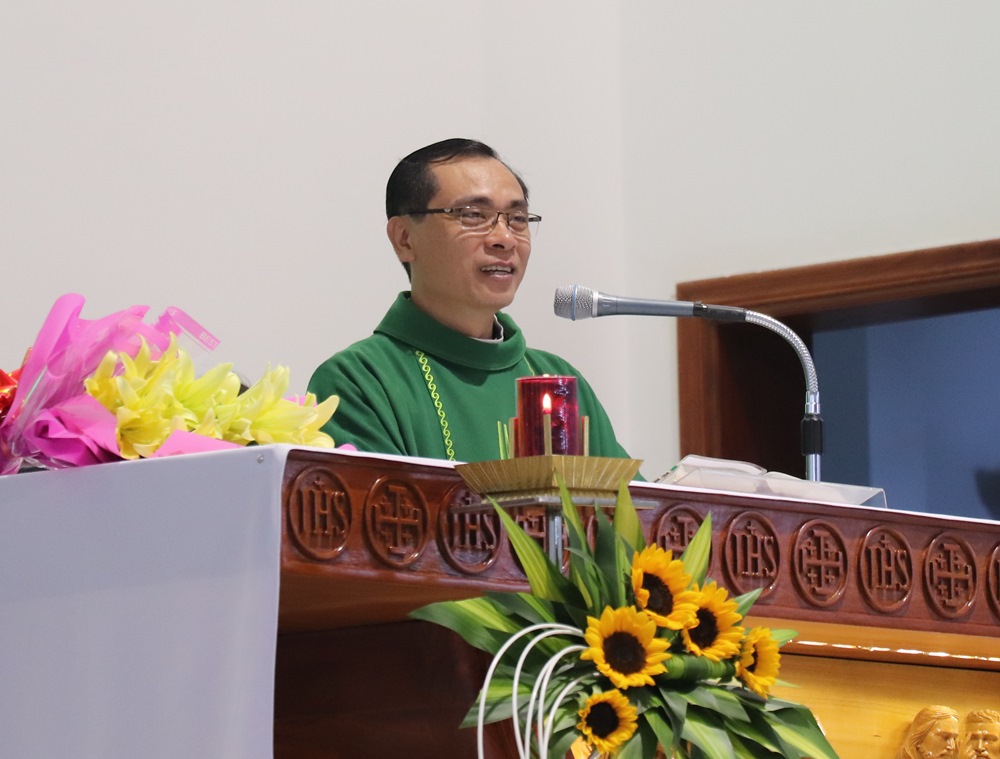 Giáo xứ Tân Đông: Thánh lễ đón linh mục phó xứ Vinh Sơn ngày 12-9-2020