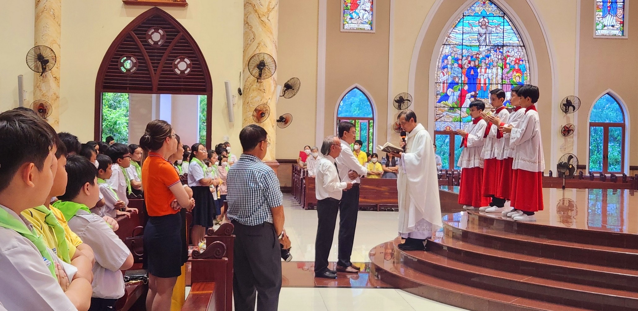 Giáo xứ Đông Quang: Niềm vui chào đón một tân tòng