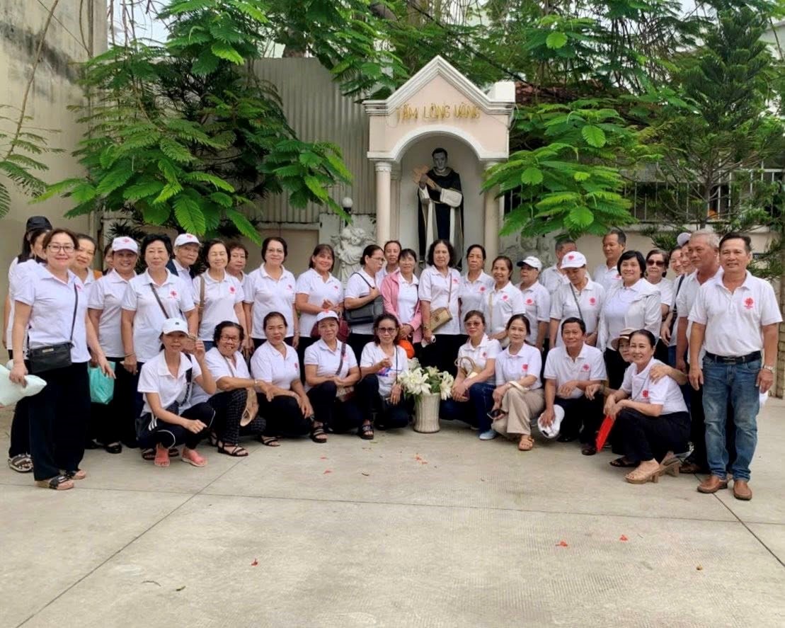 Ban Caritas giáo Hạt Xóm Mới thăm các linh mục Hưu dưỡng - 2025