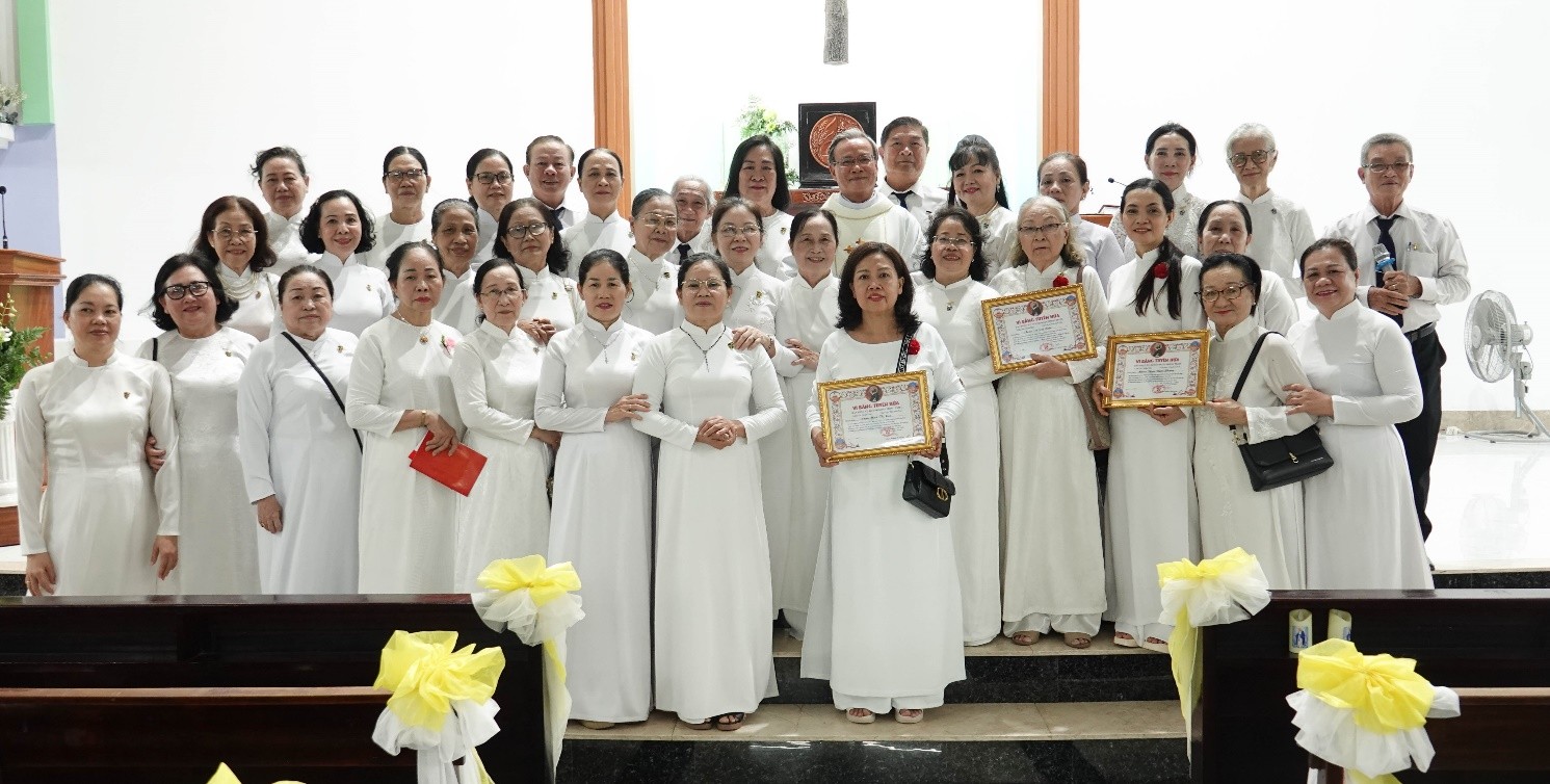 Giáo xứ Nhân Hòa: Huynh đoàn Đa Minh mừng lễ Đức Maria Hồn Xác Lên Trời