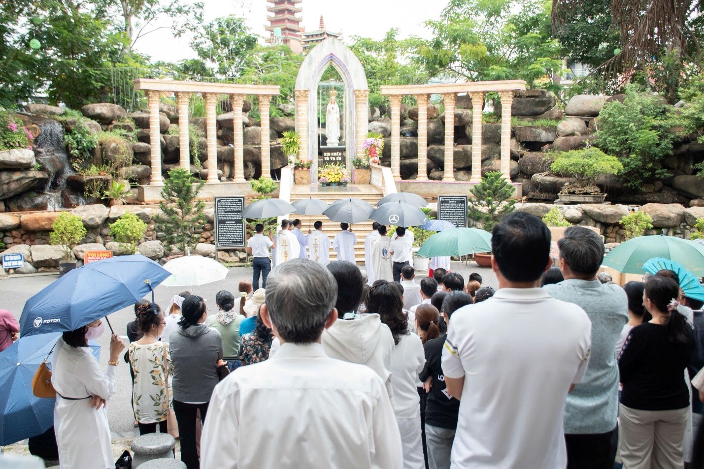 Giáo xứ Thánh Phaolô: Thánh lễ đồng tế kính nhớ Đức Mẹ hiện ra tại Fatima