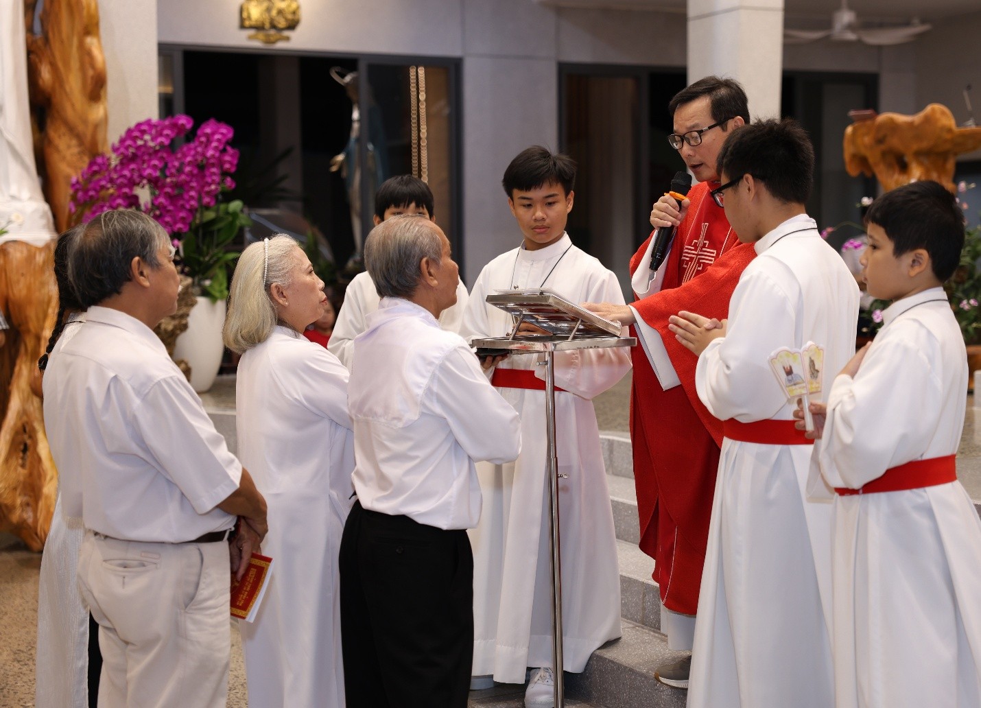 Ân Sủng trong Tình Yêu khác đạo