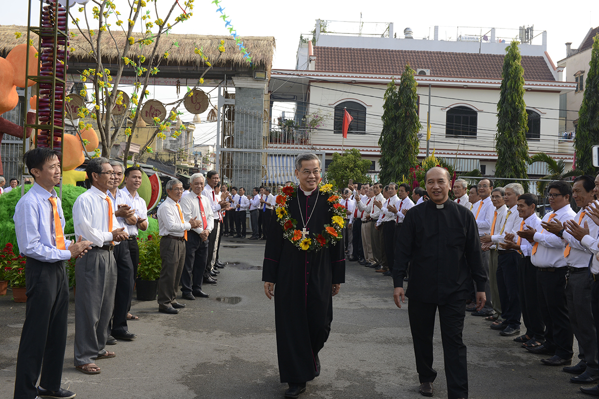 Đức Tổng Giám mục Giuse thăm mục vụ giáo hạt Hóc Môn