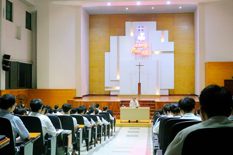 Đức TGM Giuse Nguyễn Năng huấn đức tại Đại Chủng Viện Thánh Giuse Hà Nội