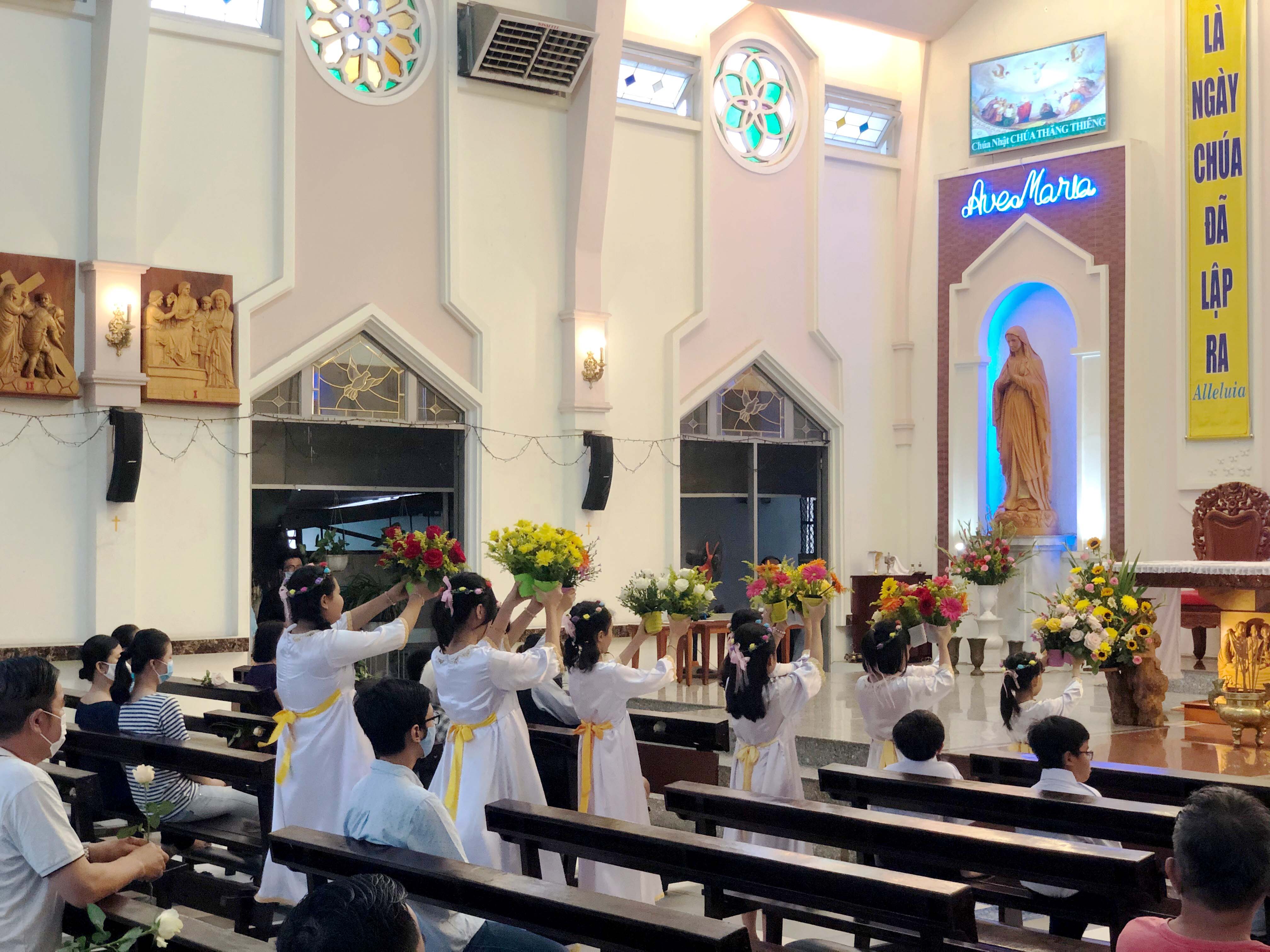 Giáo xứ Phú Hải: Thánh lễ Chúa Thăng Thiên - dâng hương, dâng hoa kính Đức Mẹ Maria 2021
