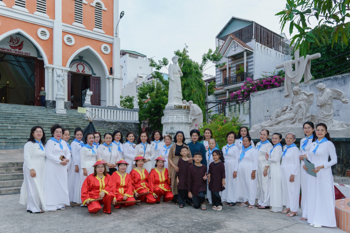 Giáo xứ Thuận Phát: Lễ kính thánh tử đạo Anê Lê Thị Thành và trưng bày thánh tích của thánh nhân
