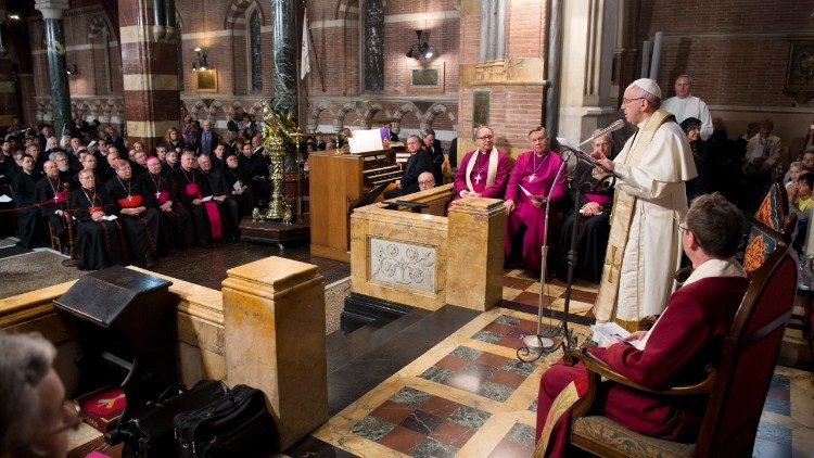 Giám mục Anh giáo, Đức cha Michael Nazir-Ali "hiệp thông trọn vẹn" trong Giáo hội Công giáo