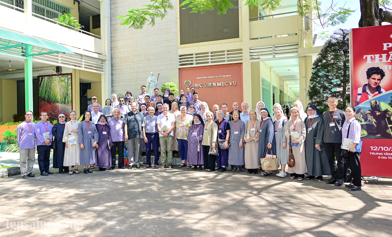 Các Viện phụ, Viện mẫu Dòng Biển Đức vùng Châu Á – Thái Bình Dương thăm Trung tâm Mục vụ TGP Sài Gòn
