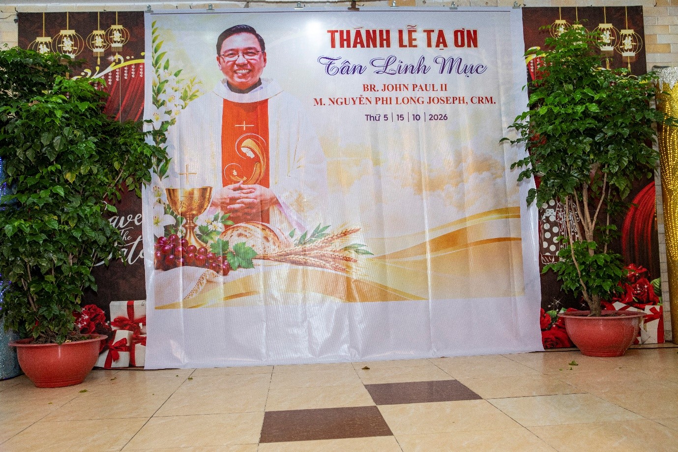 Thánh lễ mở tay của tân Linh mục John Paul 2 Nguyễn Phi Long, CRM tại giáo xứ Tử Đình