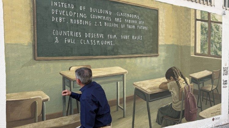 “Biến nợ thành hy vọng” nhân Ngày Thế Giới Người Nghèo