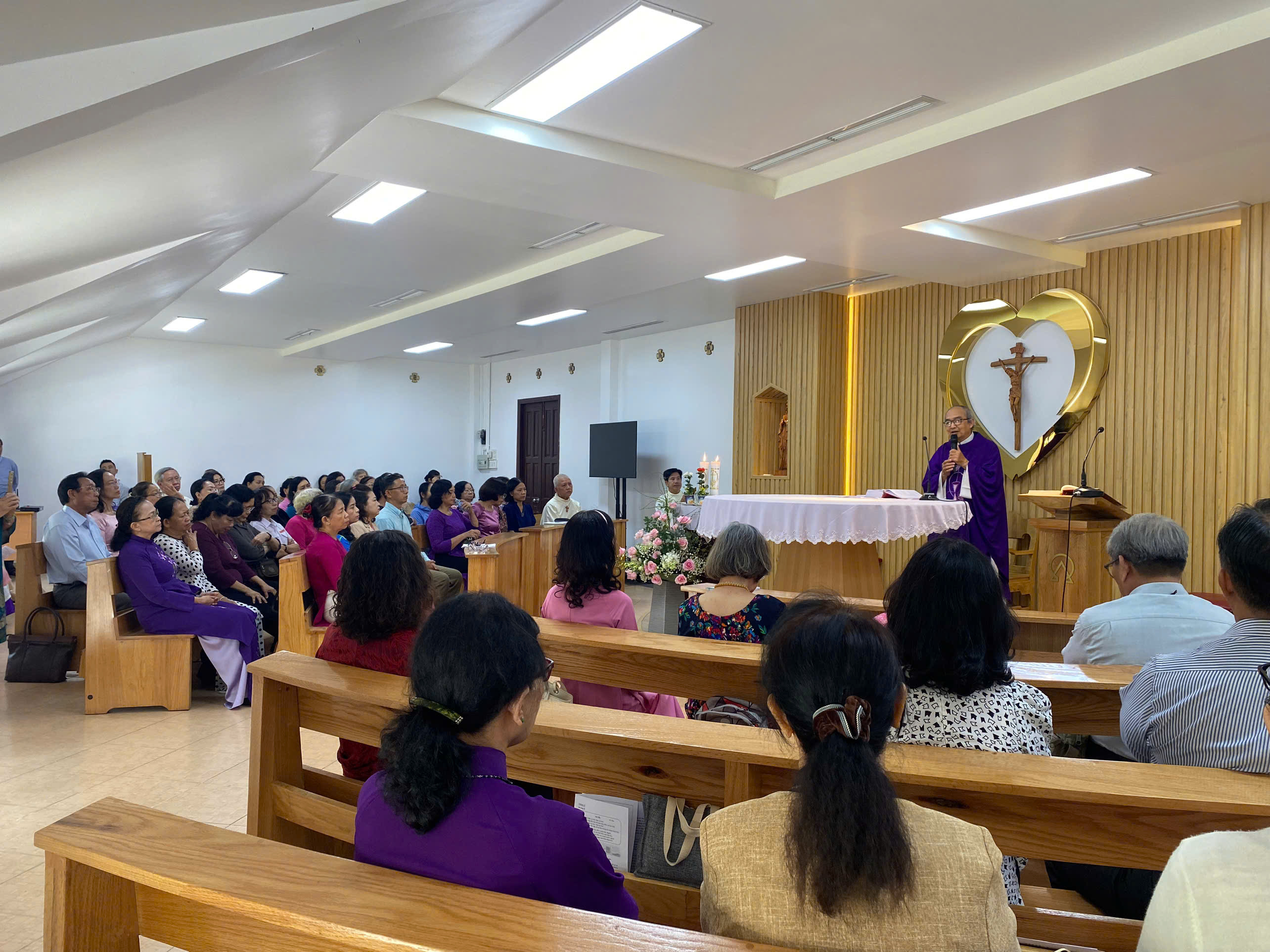 Giới giáo chức công giáo TGP Sài Gòn tĩnh tâm Mùa Vọng - 2025