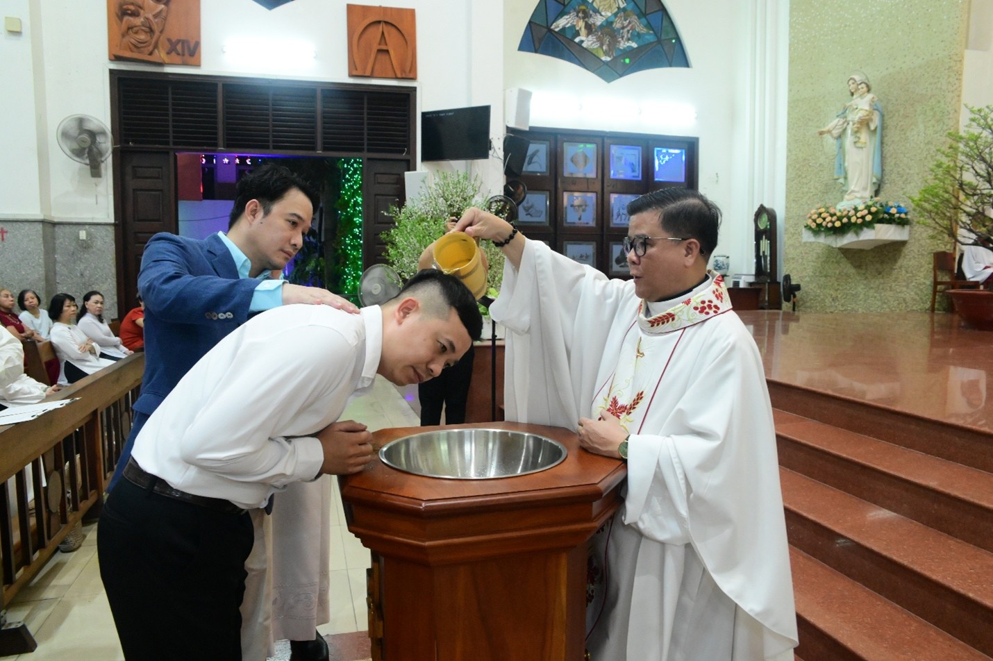 Giáo xứ Tân Phước mừng Lễ Đức Mẹ Lộ Đức - ban Bí tích Khai tâm