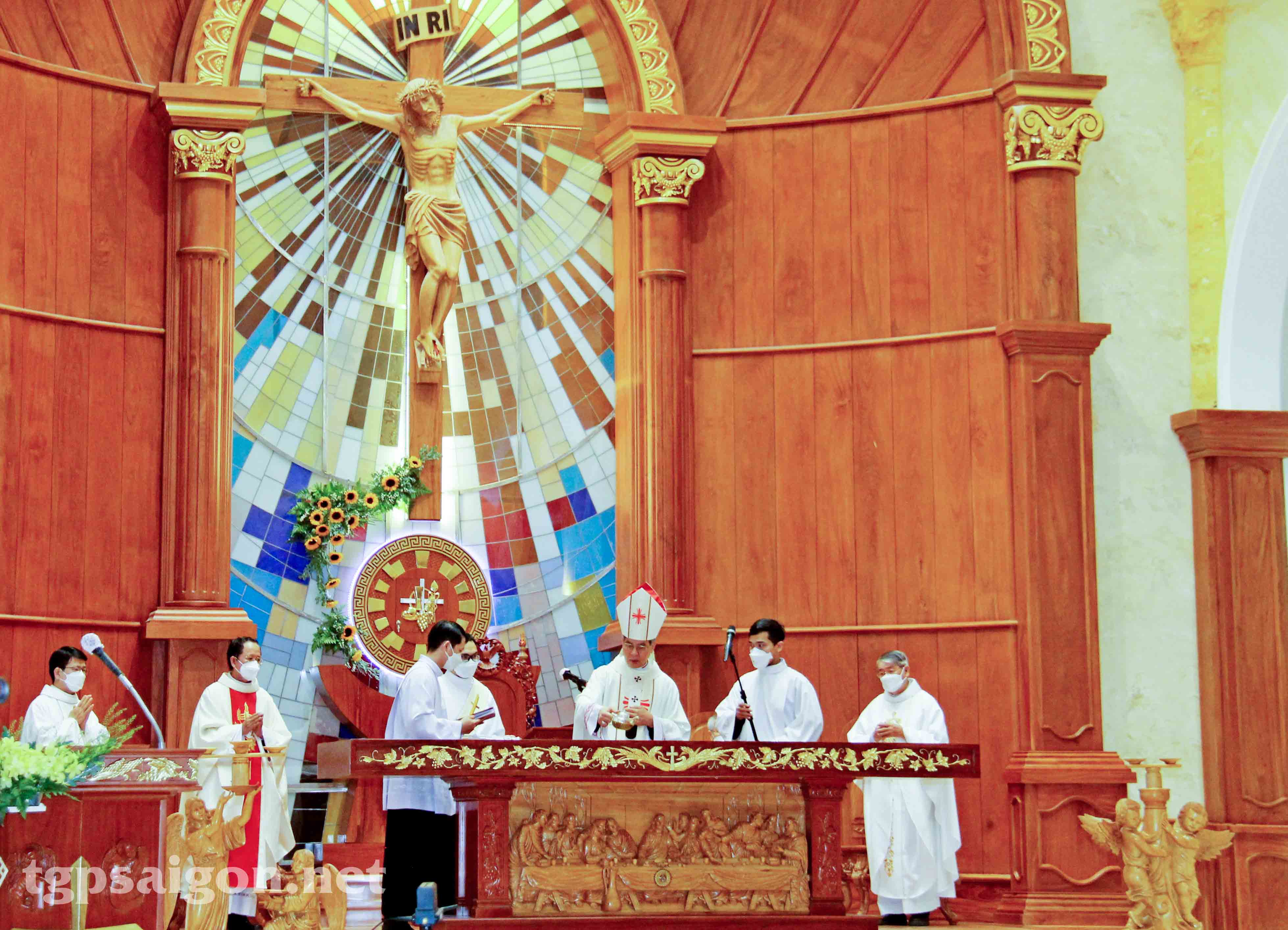 Giáo xứ Bùi Phát: thánh lễ Cung hiến Bàn thờ và Tạ ơn trùng tu Nhà thờ mới