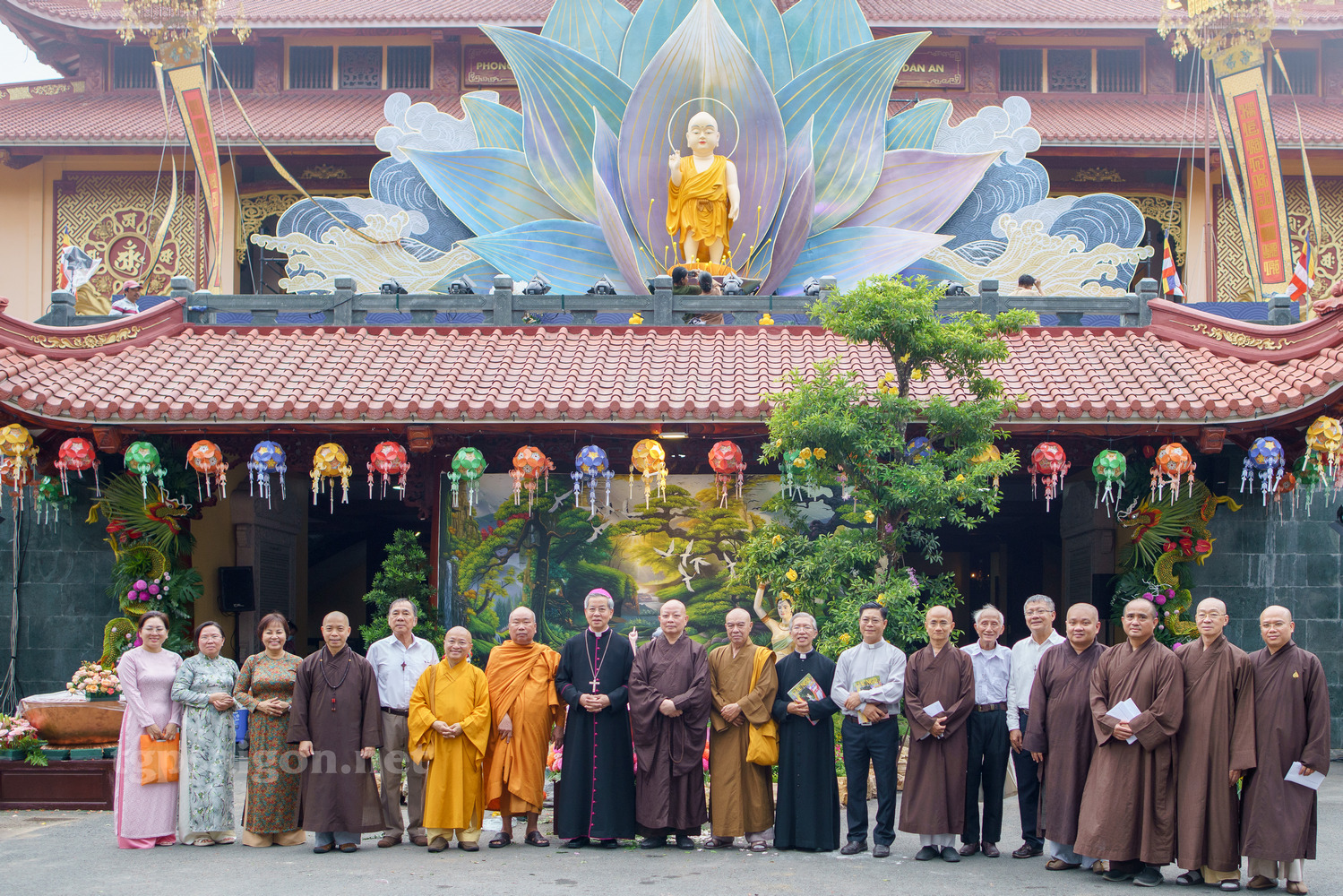 Đức TGM Giuse Nguyễn Năng đến chúc mừng Ban trị sự Giáo hội Phật giáo Tp. Hồ Chí Minh nhân dịp đại lễ Phật Đản 2024