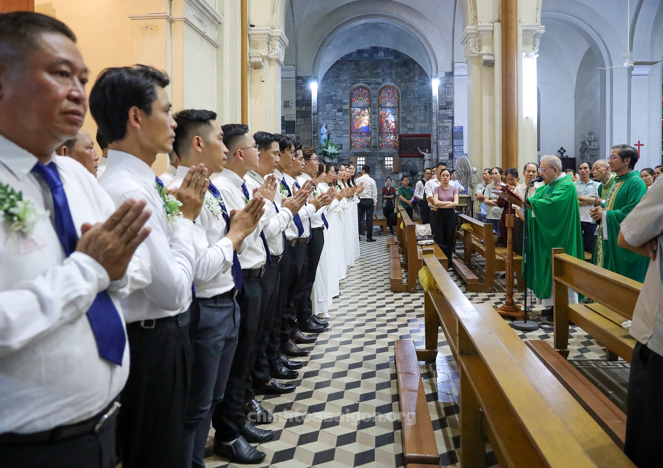 Nhà thờ chánh tòa Đức Bà Sài Gòn: Thánh lễ Ban Bí tích Khai Tâm ngày 15.6.2024