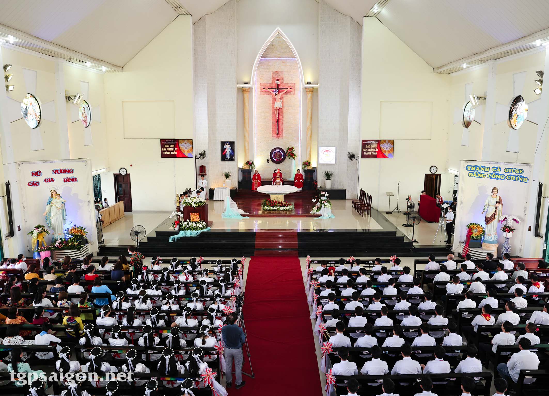 Giáo xứ Nam Hải: Thánh lễ ban Bí tích Thêm sức cho 102 em thiếu nhi 17-7-2022