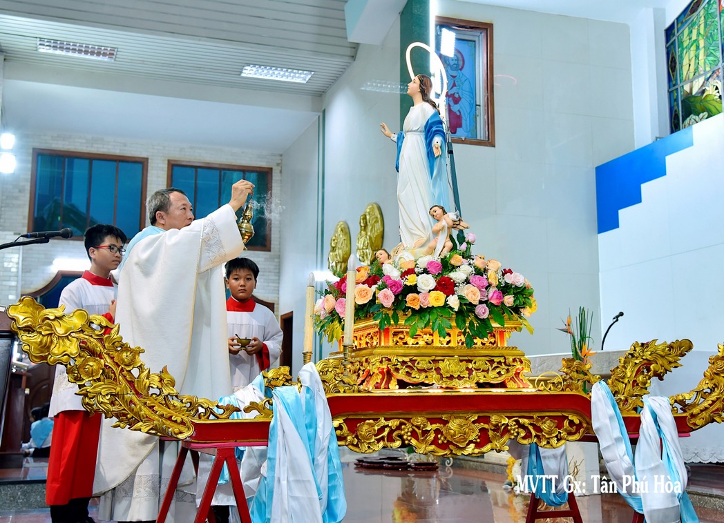 GX Tân Phú Hòa: Lễ Đức Mẹ Hồn Xác Lên Trời đón nhận 12 dự tòng