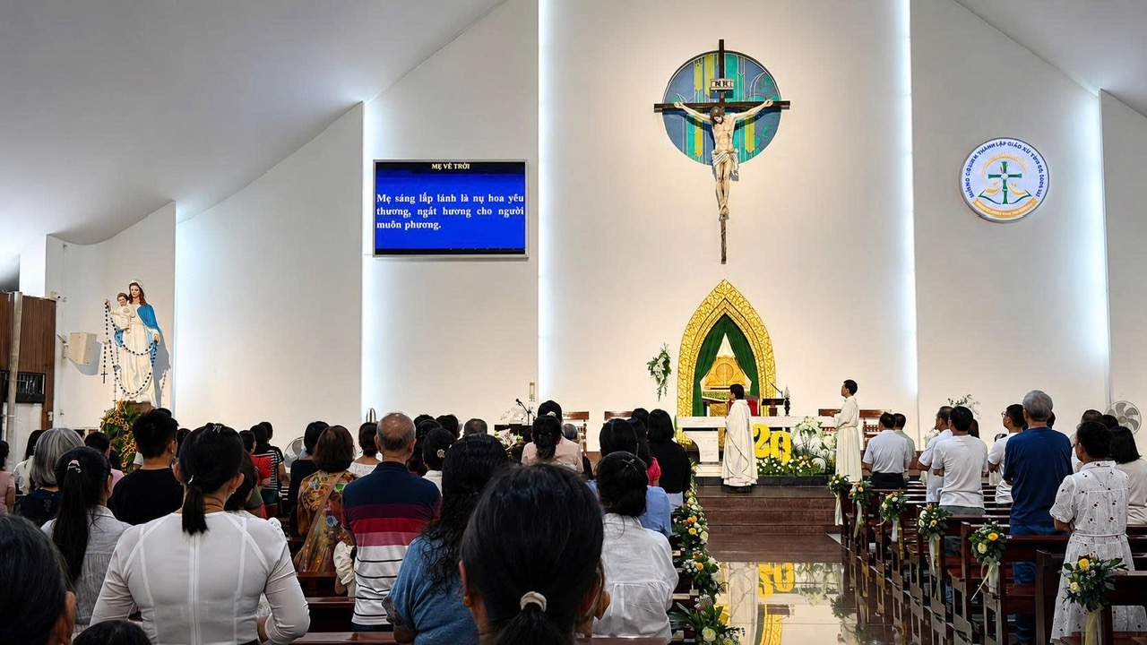 Đền Thánh Đức Mẹ Bãi Dâu: Thánh lễ trọng thể mừng kính Đức Maria Hồn Xác Lên Trời