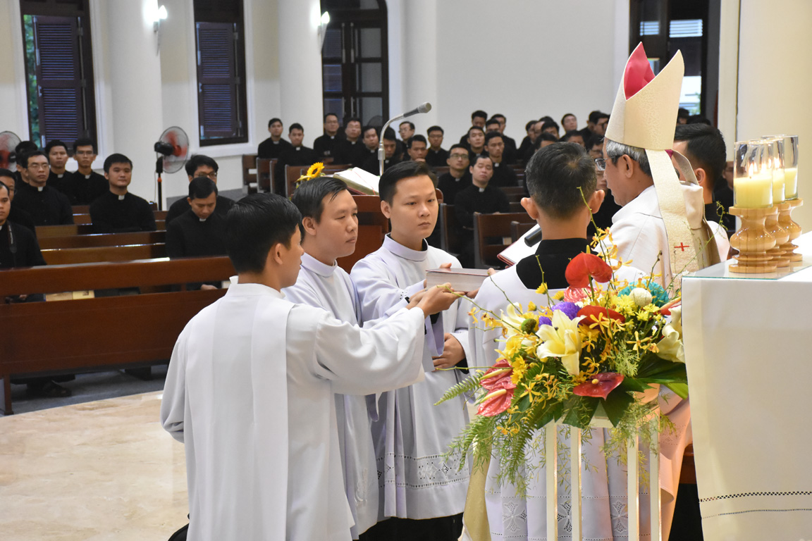 Thánh lễ Ban Tác vụ Đọc sách và Giúp lễ tại Đại Chủng viện Thánh Giuse Sài Gòn