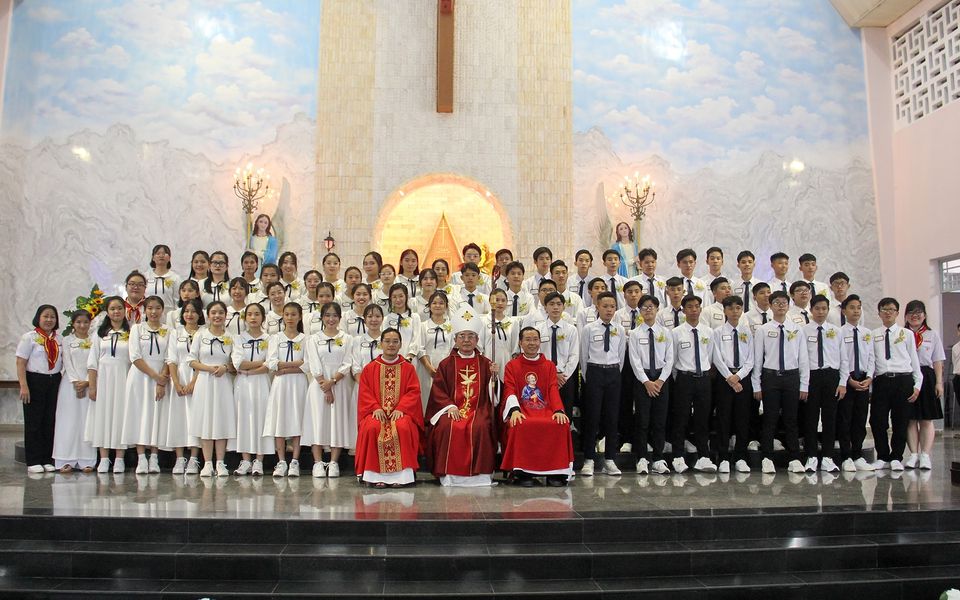 Giáo xứ Thánh Nguyễn Duy Khang: Tạ ơn 65 thành lập và đón nhận Bí tích Thêm Sức