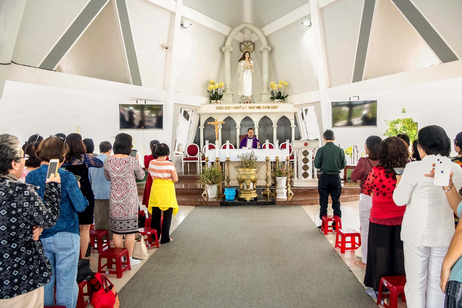 Hành Hương, đến với Chúa qua Mẹ Maria