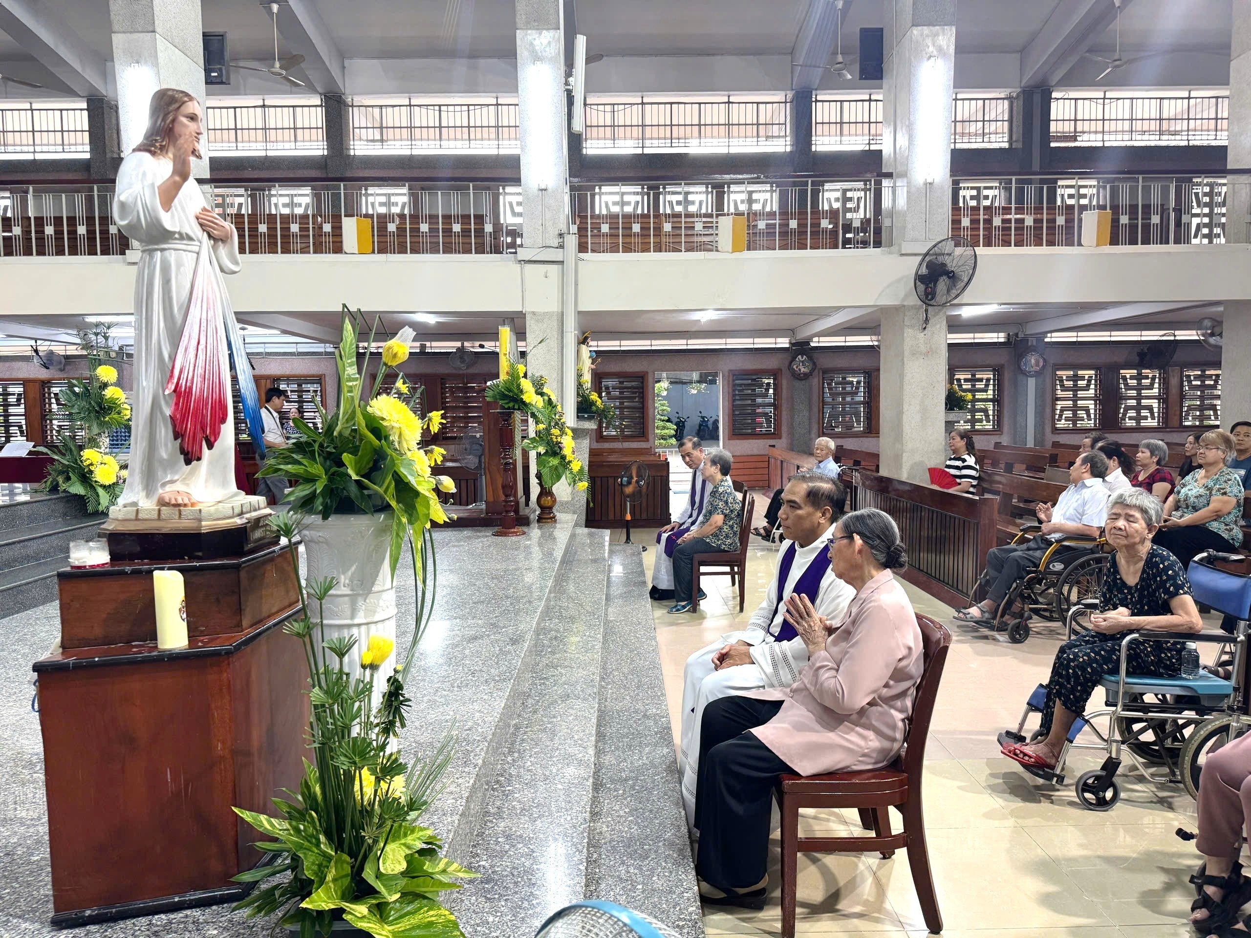 Giáo xứ Phát Diệm: Cùng Mẹ Fatima xin ơn chữa lành