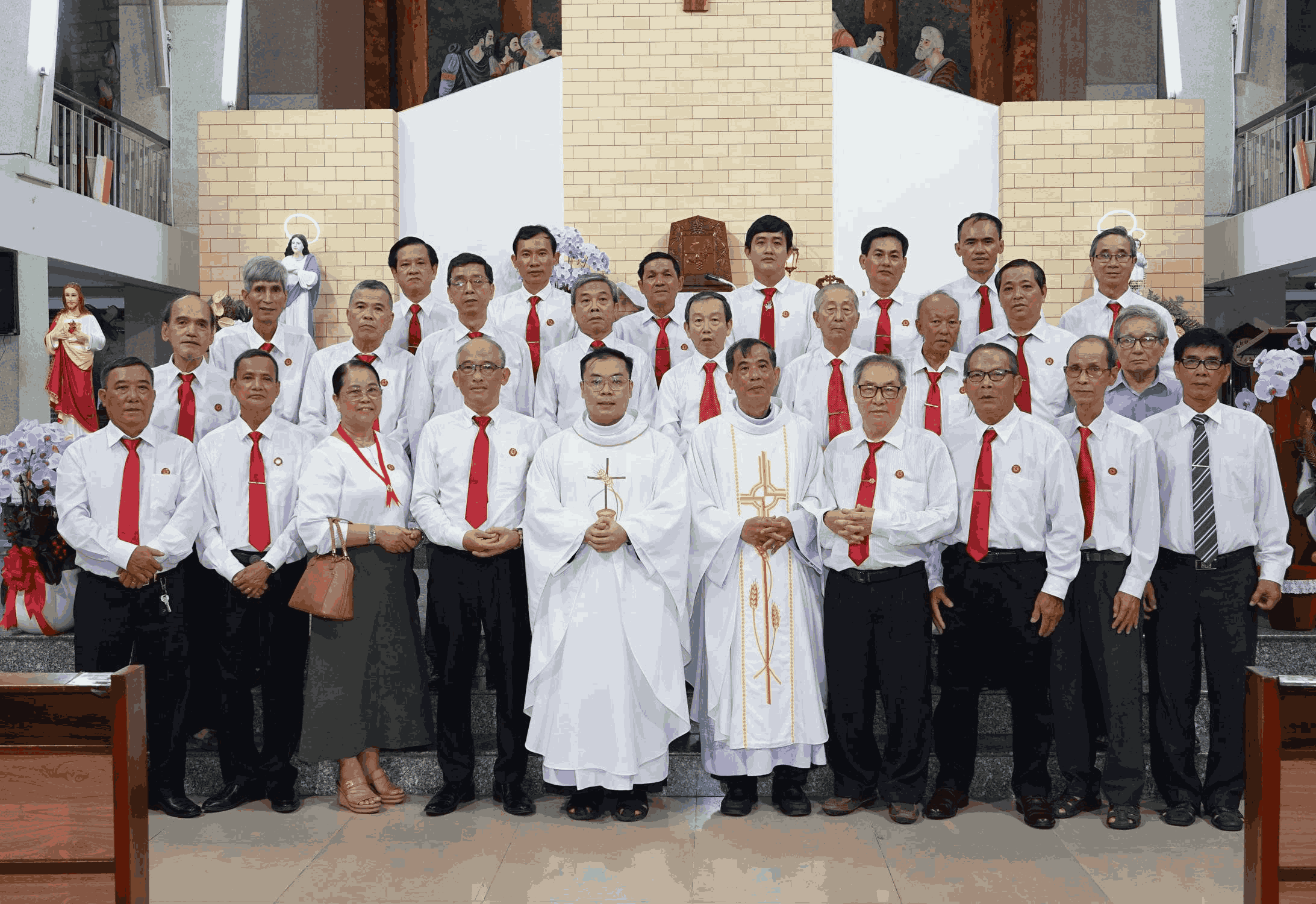 Giáo xứ Phát Diệm: Mừng lễ Thánh Tâm Chúa Giêsu, kỷ niệm một năm thành lập Hội Phạt Tạ Thánh Tâm