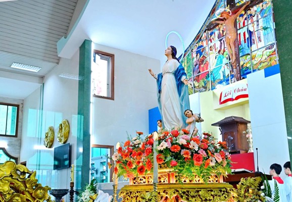 Giáo xứ Tân Phú Hòa mừng lễ Đức Mẹ Hồn Xác Lên Trời - ban các Bí tích Khai Tâm Kitô giáo