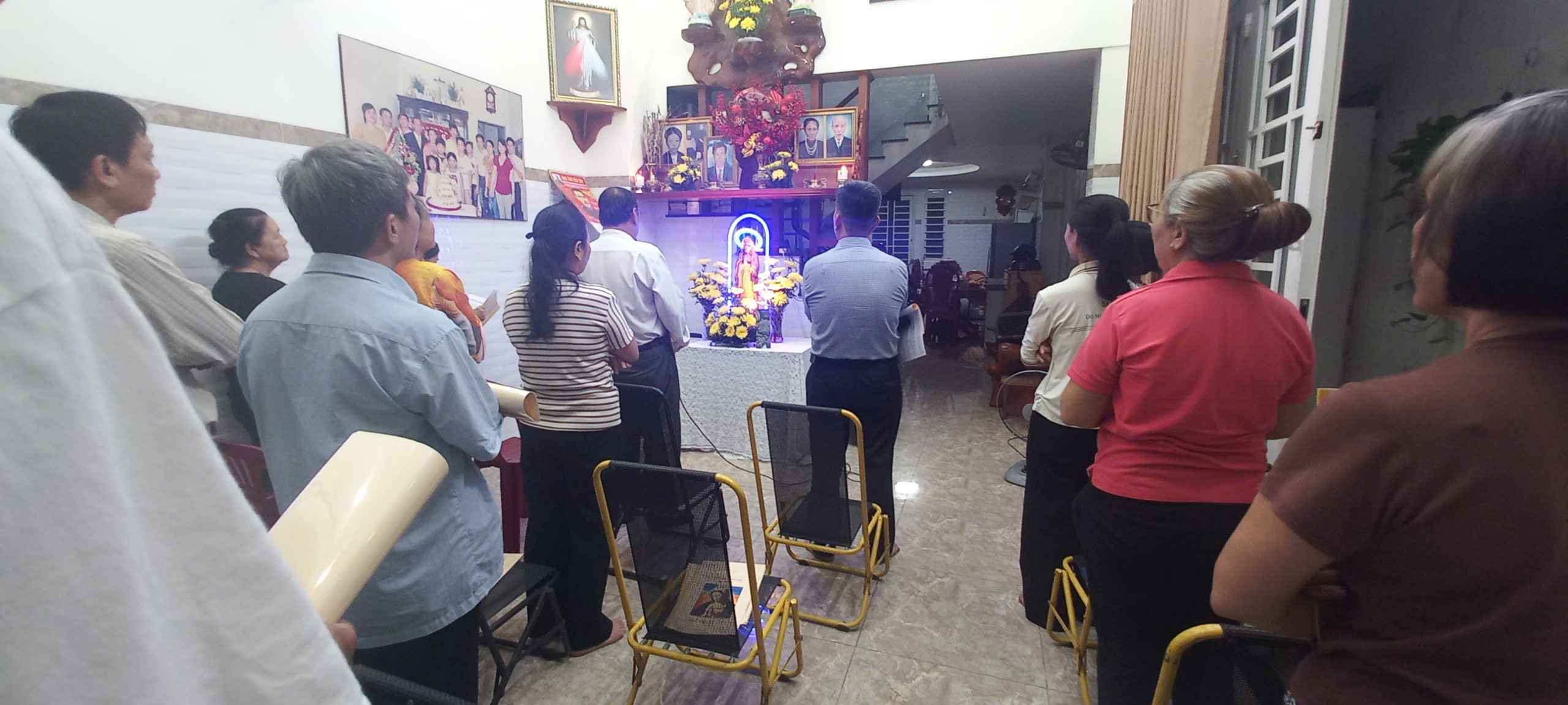 Mẹ Maria ở đây, giữa cộng đoàn chúng ta