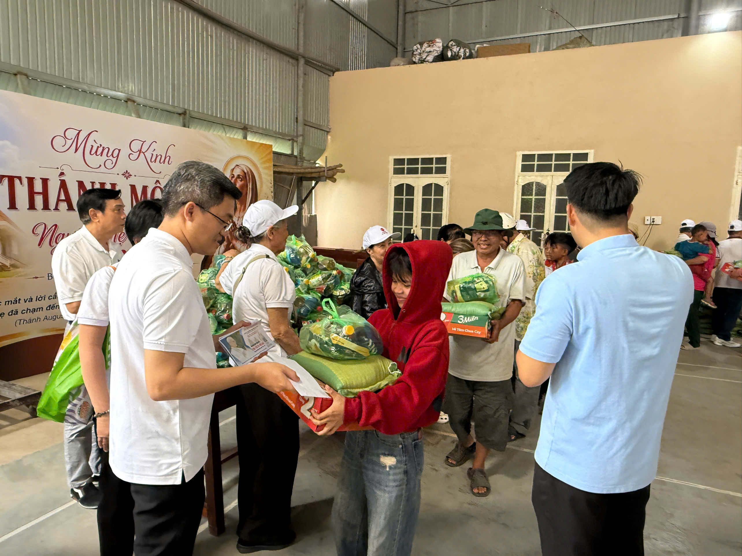 Caritas Giáo xứ Tân Việt - Hành trình bác ái, trao gửi yêu thương đến Giáo xứ Ea Uy