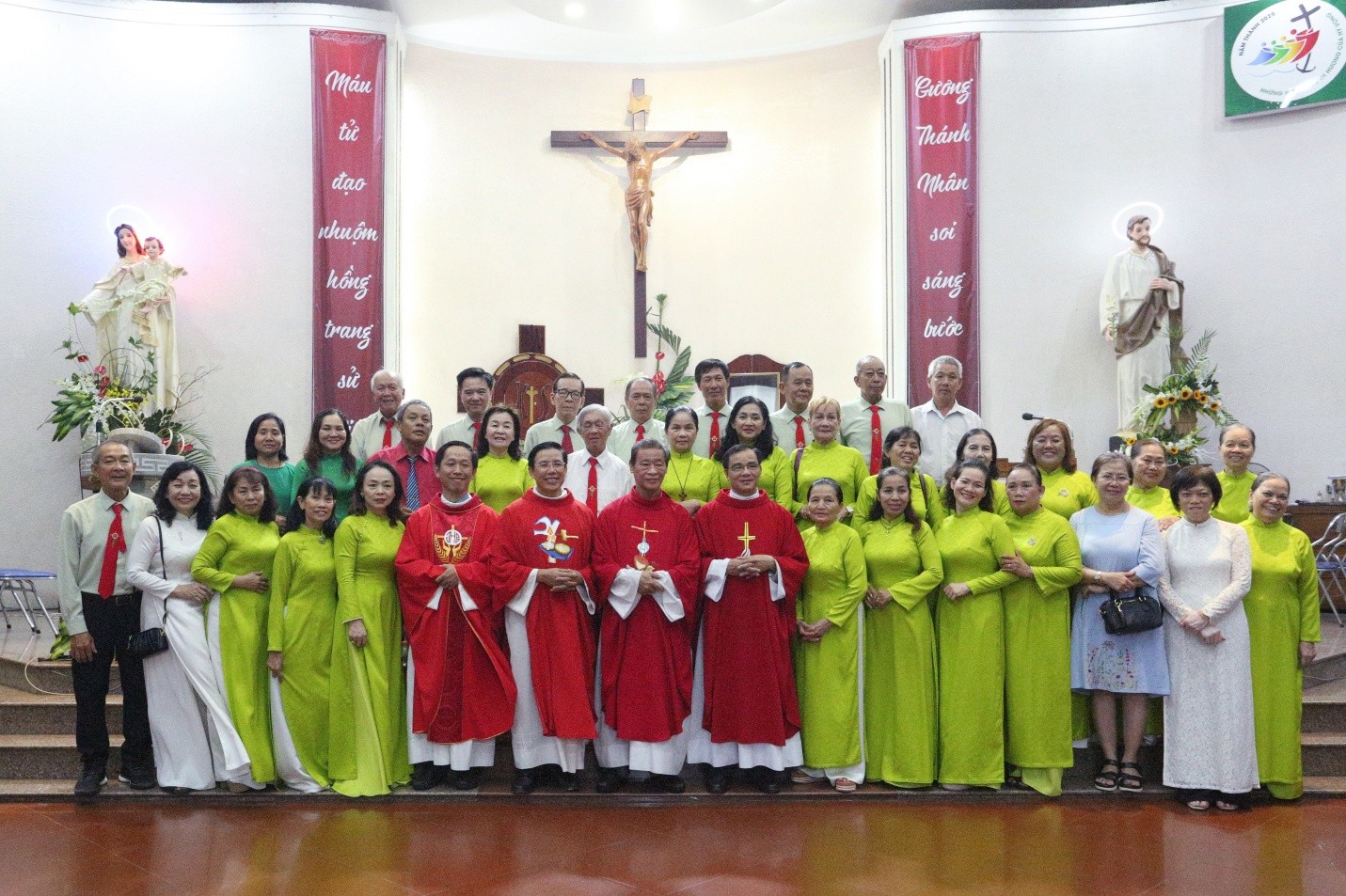 Giáo xứ Hàng Xanh: Thánh lễ kính Các Thánh Tử đạo Việt Nam, mừng bổn mạng Hội đồng Mục vụ