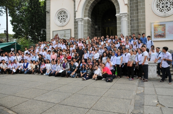 Giáo lý viên cơ sở Sài Gòn và Tân Hương: Hành hương nhà thờ Huyện Sỹ