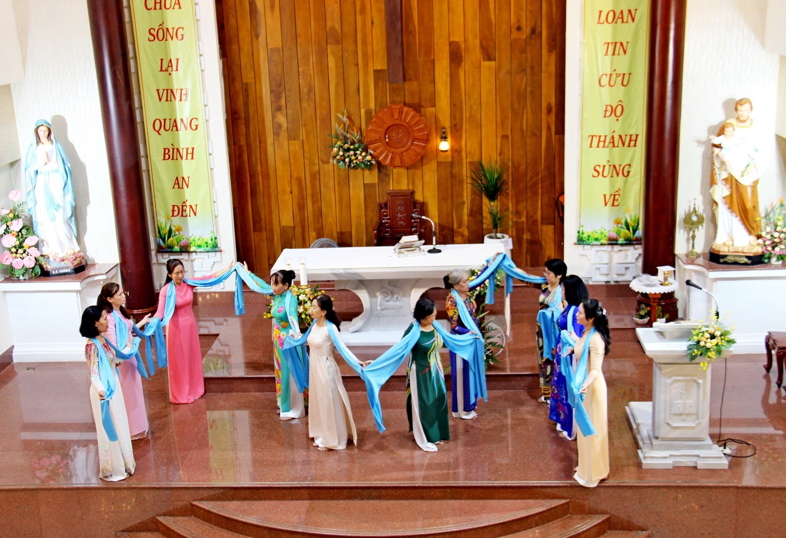 Giáo xứ Thánh Gia: Lễ kính Thánh Cả Giuse và Dâng hoa kính Đức Mẹ - 2024