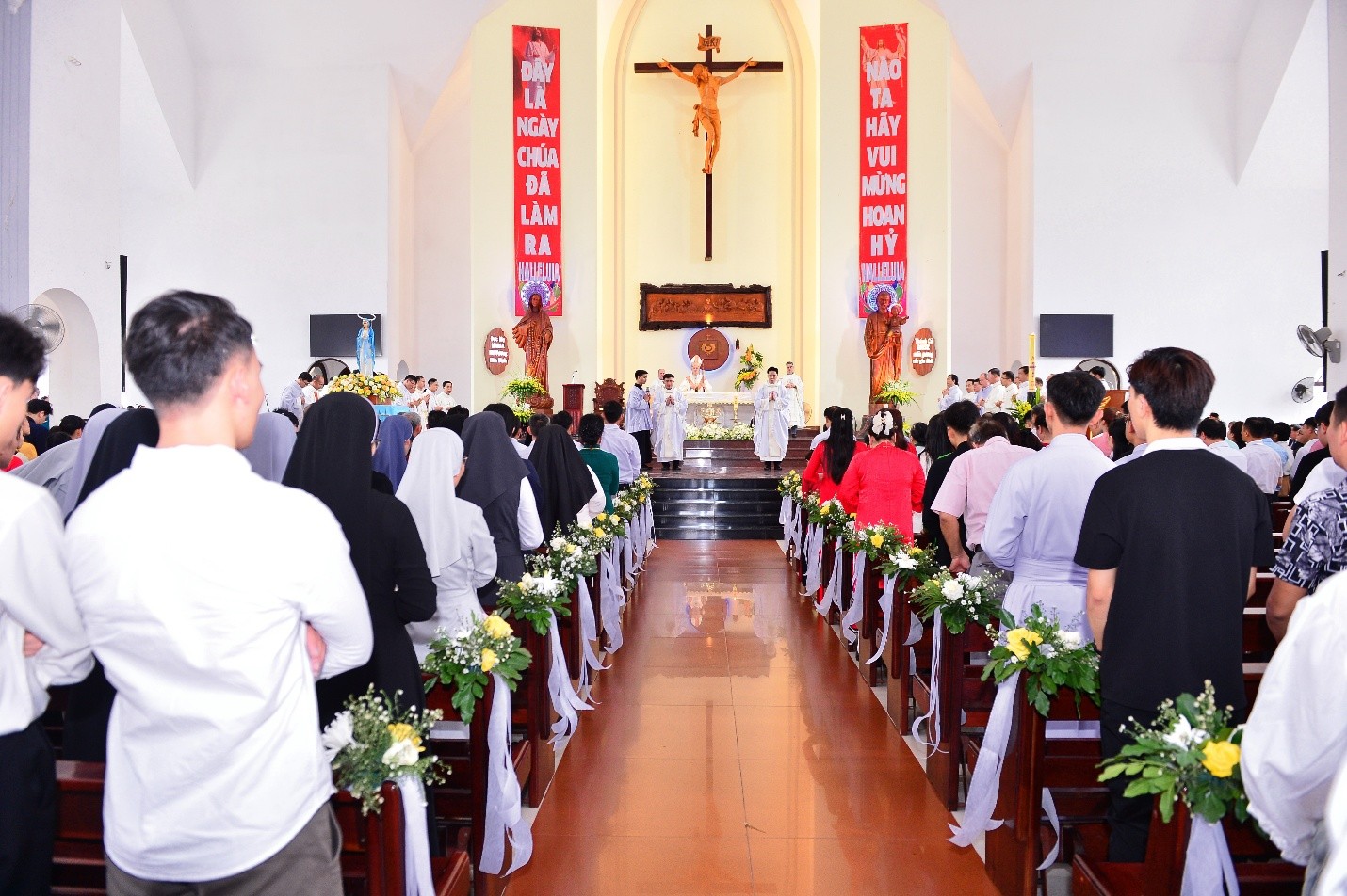 Hai tu sĩ Dòng Piarist lãnh nhận tác vụ Linh mục