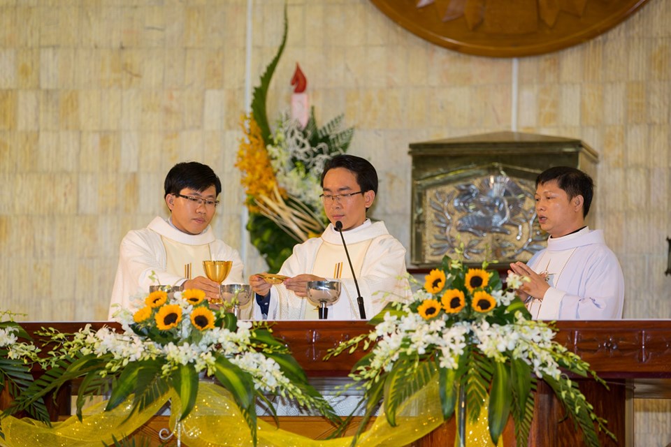 Giáo xứ Phú Bình: Tân linh mục Gioan Baotixita Nguyễn Trọng Tín dâng lễ tạ ơn