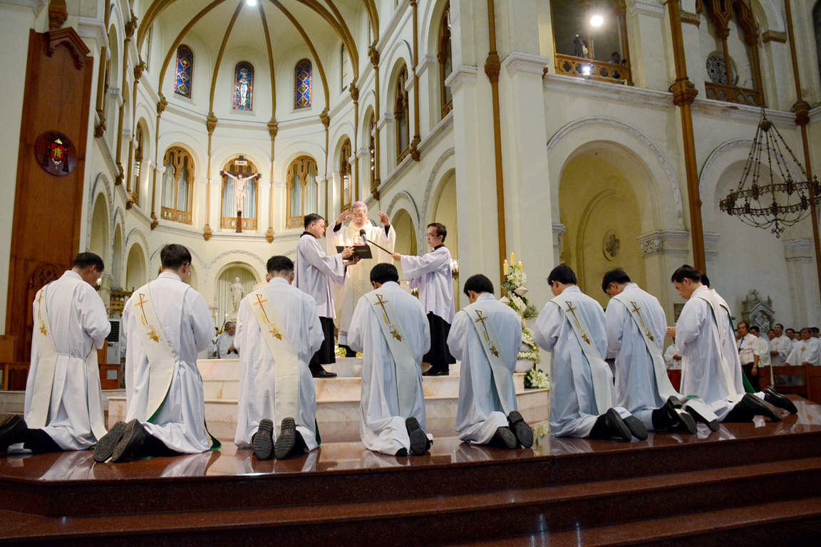 Nhà thờ Đức Bà Sài Gòn: Thánh lễ Truyền chức Linh mục ngày 19.6.2020