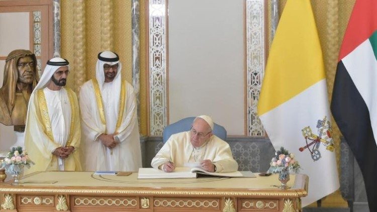 Đức Thánh Cha và thái tử Abu Dhabi ký tuyên ngôn chung về sức khỏe toàn cầu