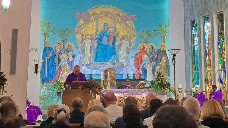 Đức Hồng y Parolin mời gọi các bệnh nhân đón nhận Chúa sinh ra mỗi ngày