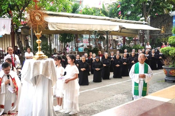 Giáo xứ Hòa Hưng: Một ngày bên Chúa Giêsu Thánh Thể