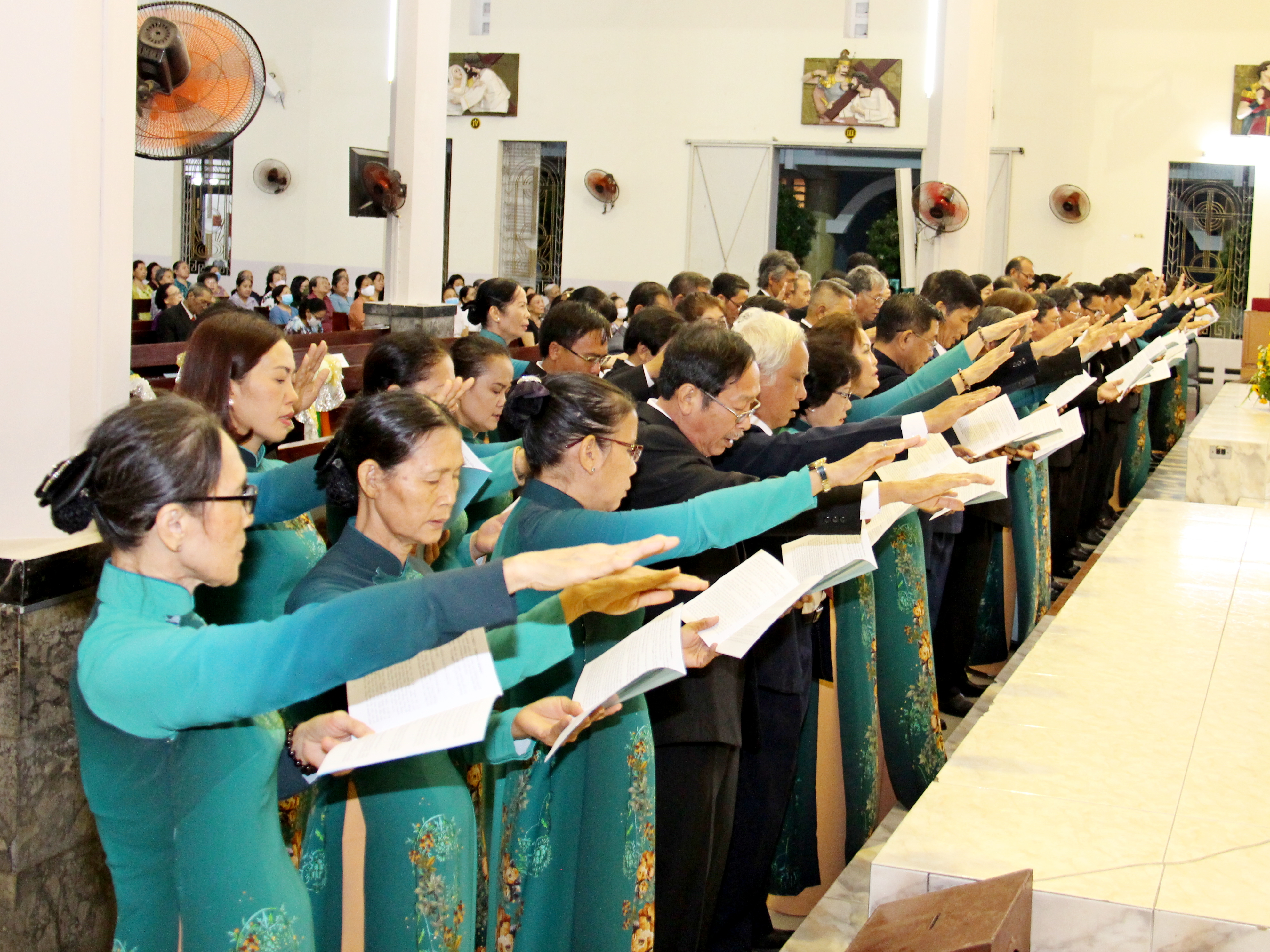 Giáo xứ Bùi Phát: Thánh lễ nhậm chức Hội đồng Mục vụ nhiệm kỳ 2020 - 2024